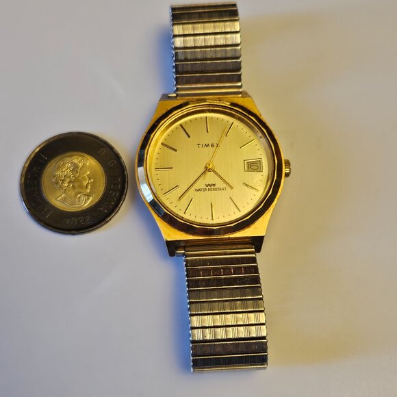 Vintage Timex Gold-Tone Expansion Watch – Classic Elegance - Picture 3 of 11
